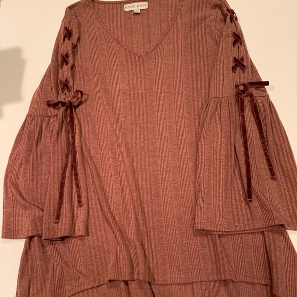 Knox Rose Tops - NWOT WOMEN’S KNOX ROSE BELL SLEEVE TOP.